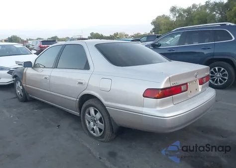 1997 Toyota Camry Le z USA, uszkodzony, nr VIN 4T1BG22KXVU787551